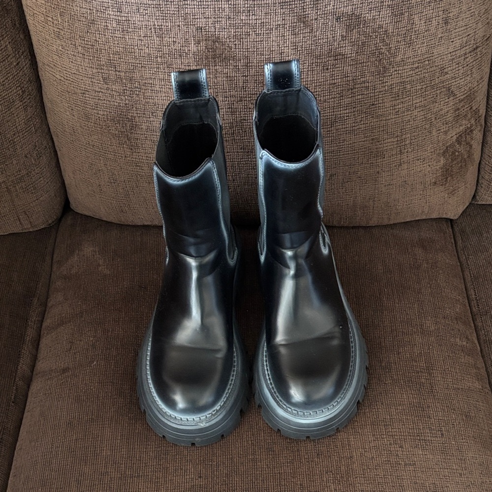 Black Leather Women’s Rainboot- Zara